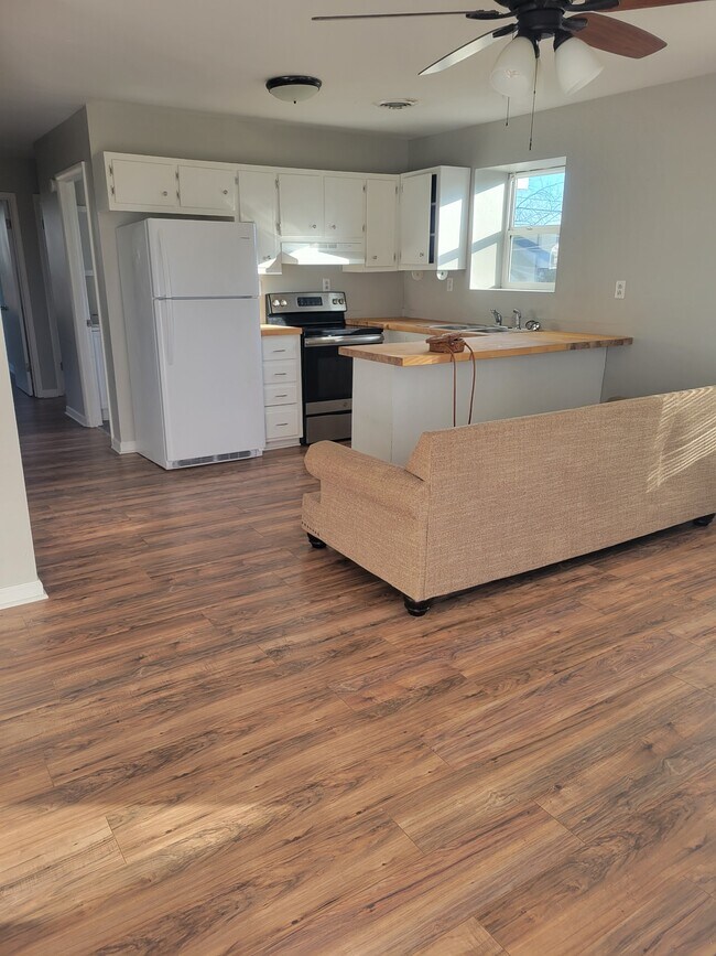 102 Brink St Unit 2, Lawrenceburg, TN 38464 Apartments in