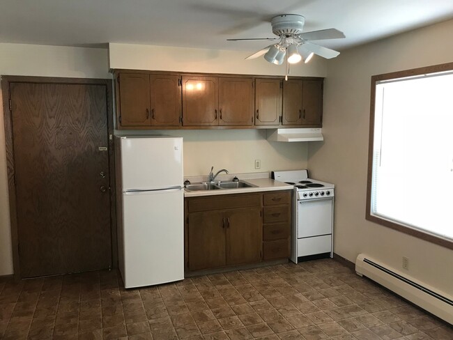Foto del edificio - Forestview 1 Bedroom Upper Unit