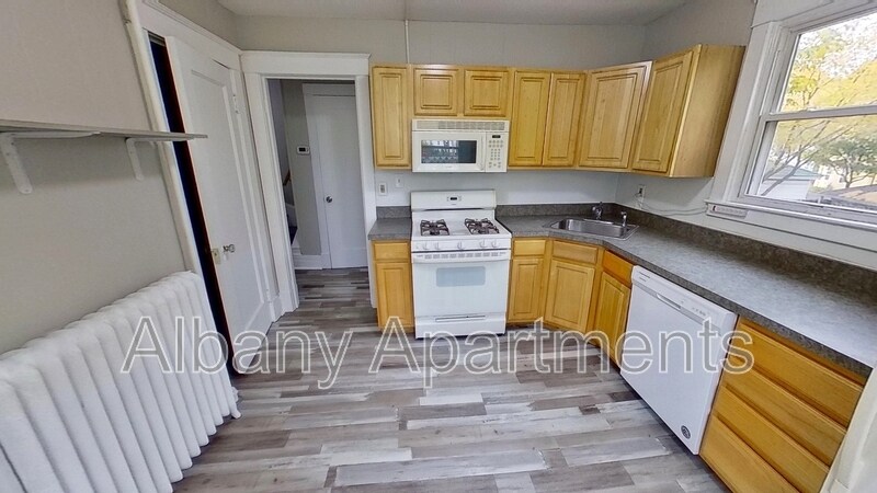 Foto principal - 846 Warren St