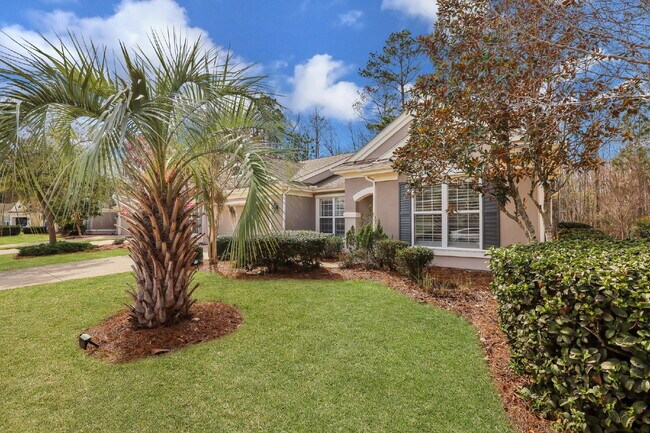 Foto del edificio - "213 Landing Lane - Charming 2-Bed, 2-Bath with Den and Sun Room Home, 1,550 Sq Ft of Comfort in ...