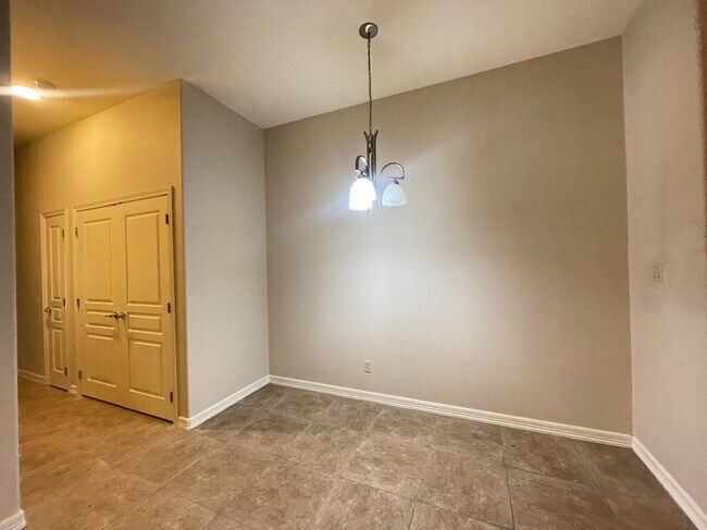 Building Photo - 2815 Mimosa St