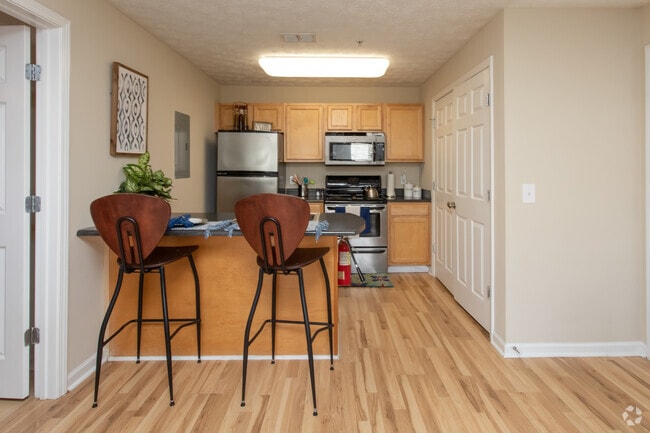 1BR, 1BA - 525SF - Logan Square Apartments