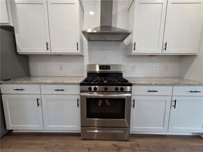 Building Photo - 805 N Crater Ave