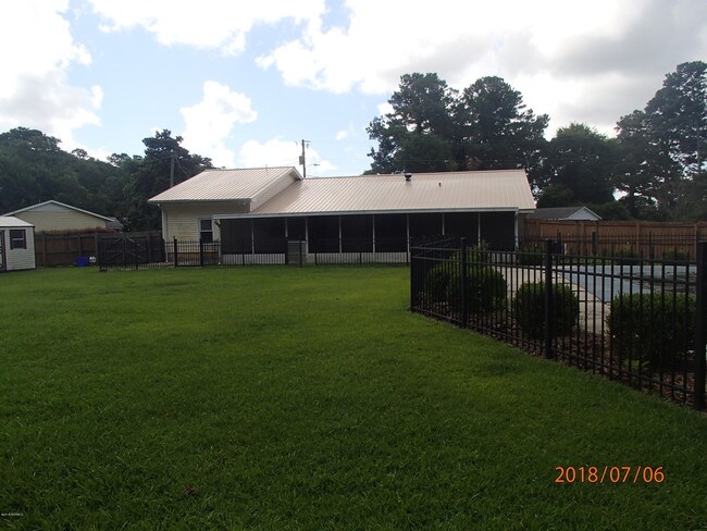 Building Photo - 222 Sunset Rd