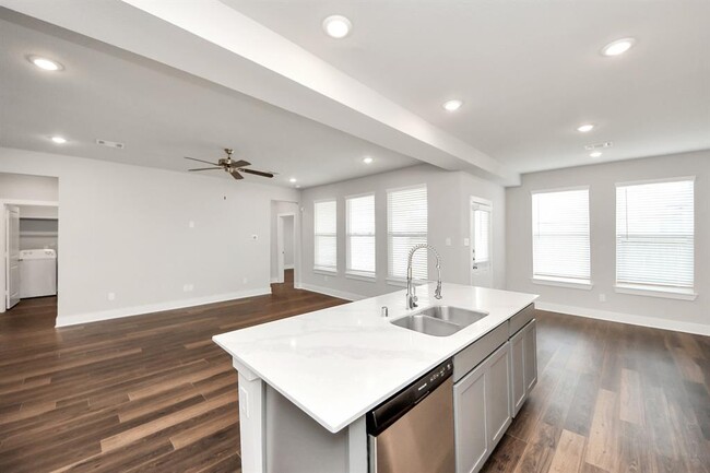 Building Photo - 10638 Cascade Crk Dr