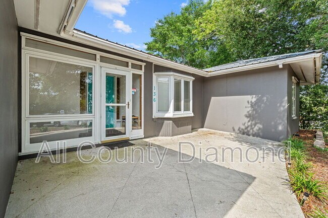Building Photo - 136 Colina Cir