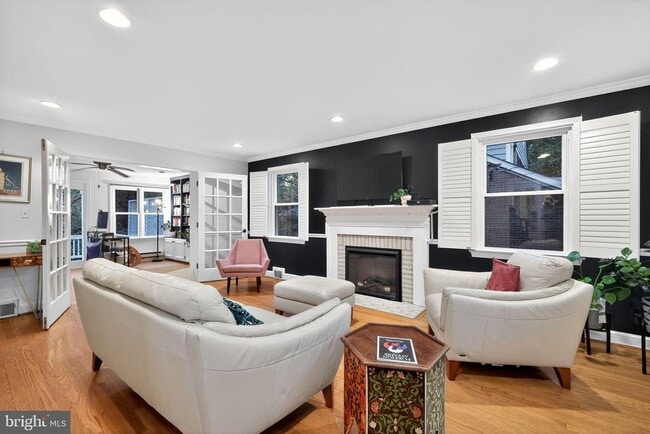 Building Photo - 9302 W Parkhill Dr