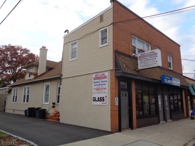 Building Photo - 464 Chestnut St