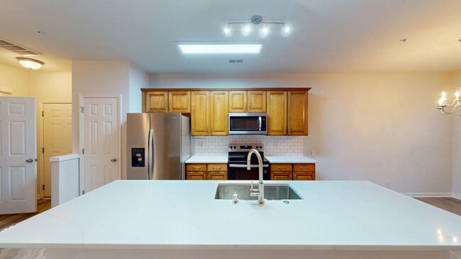 Building Photo - Recently updated condo in the heart of Bal...