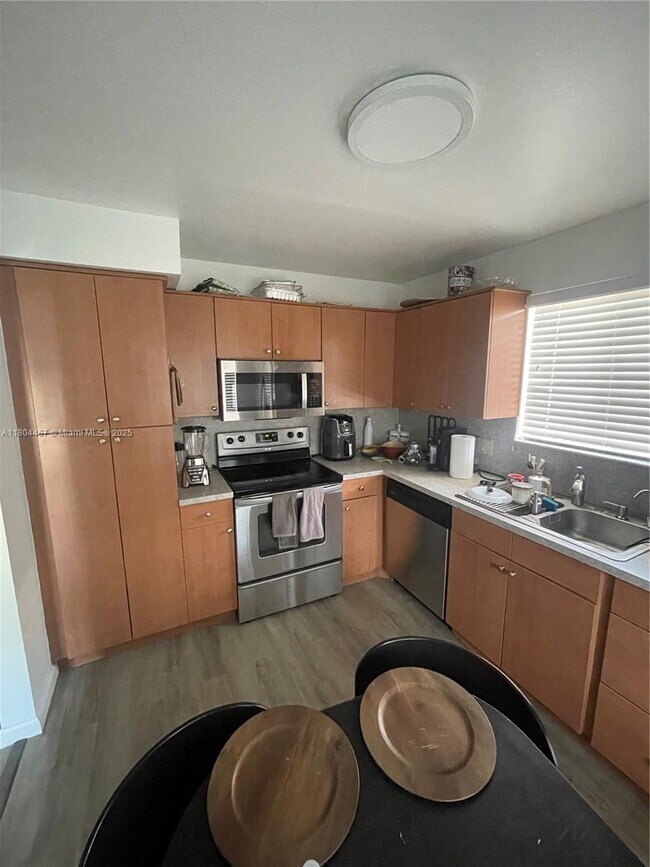 Foto del edificio - 370 Racquet Club Rd
