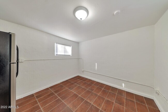 Building Photo - 909 N 35th Ave