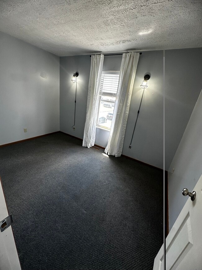 Building Photo - 415 S Ellison St