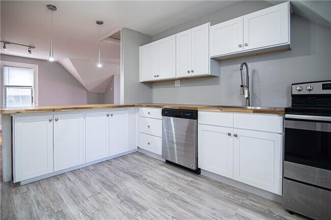 Foto del edificio - 80-80 Forest St