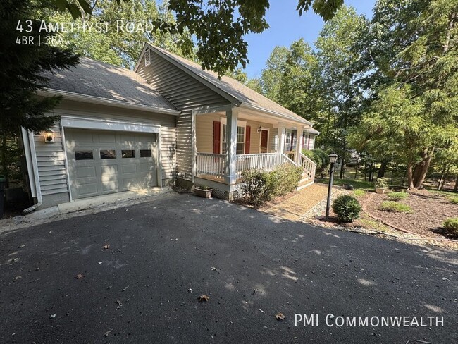Building Photo - 4 Bed / 3 Bath Single Family (Available Now)