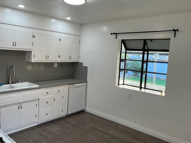 Foto del edificio - 1609 Denning Ave