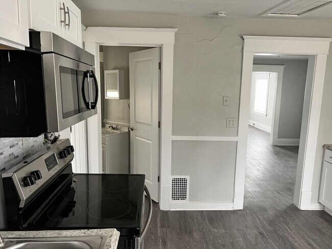 Foto del edificio - 815 Logan St SE