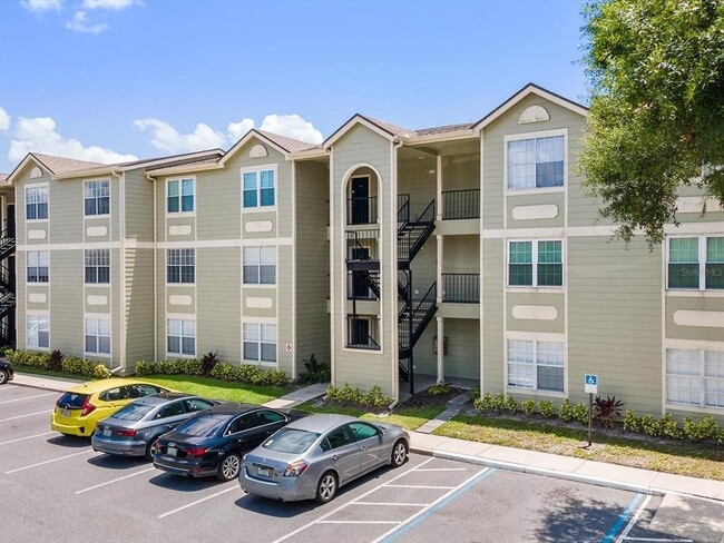 Building Photo - 2550 N Alafaya Trail