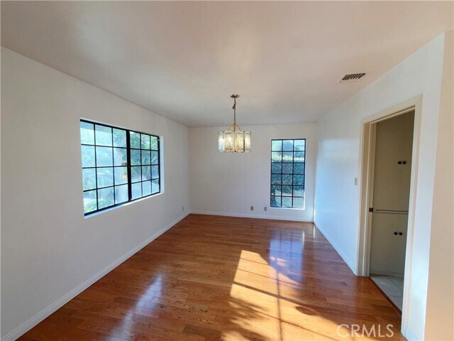 Foto del edificio - 1050 Mayflower Ave