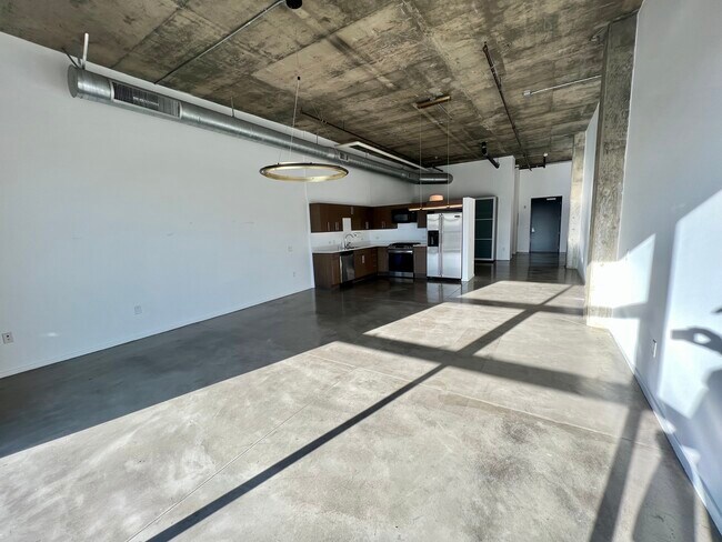 Building Photo - 510 S Hewitt St