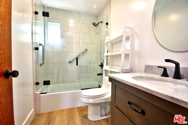 Foto del edificio - 6552 Blucher Ave