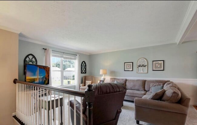 Building Photo - 45 Archwood Ave