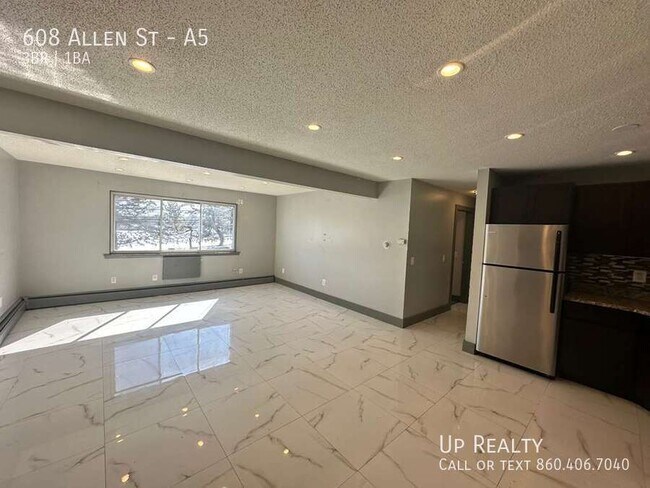 Foto del edificio - 608 Allen St