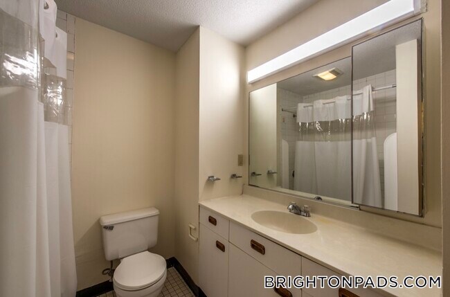 Foto del edificio - 152 N Beacon St