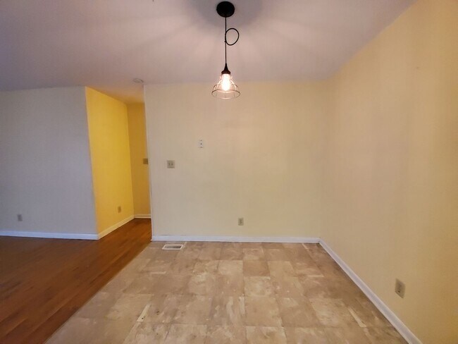 Building Photo - 6845 Apsley Ct