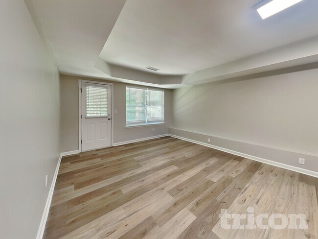 Foto del edificio - 5769 Village Loop