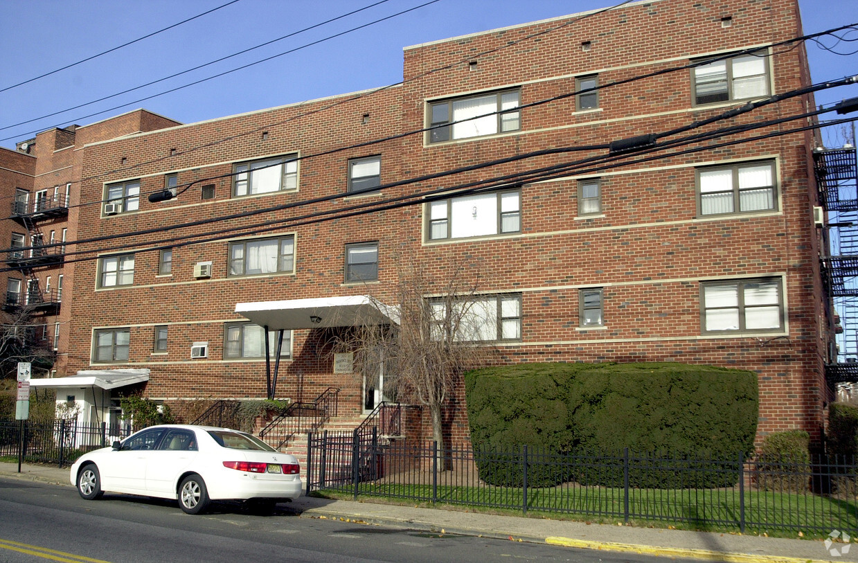 Primary Photo - 9009-9011 New York Ave
