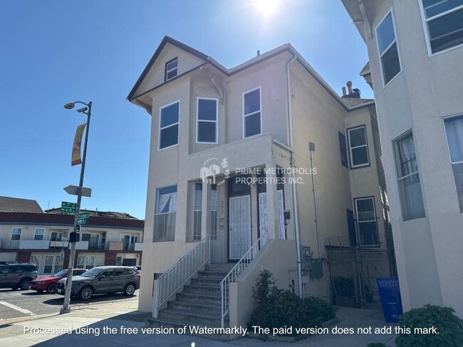 Building Photo - 3 bedroom in Oakland CA 94619