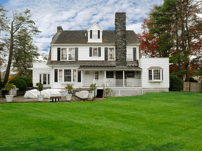 Building Photo - 2 Quintard Ave