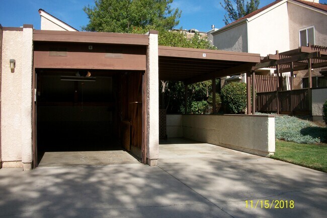 Building Photo - 23831 Green Haven Ln