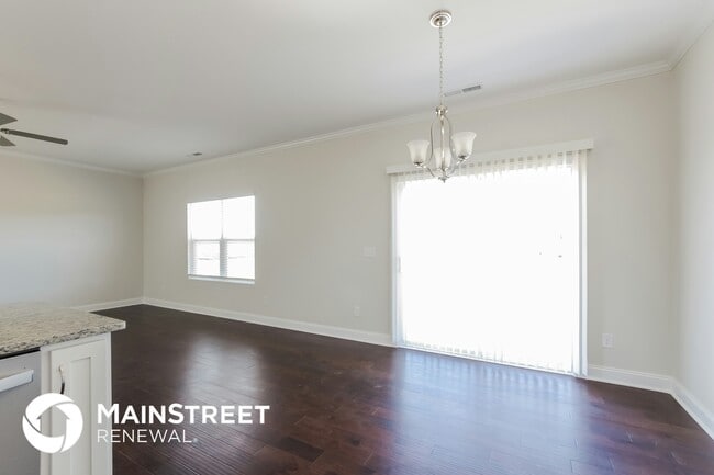 Building Photo - 2133 Vecchio Dr