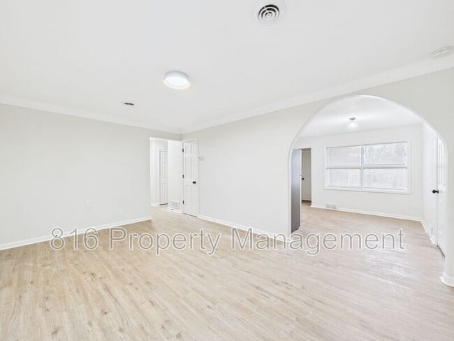 Building Photo - 11211 Corrington Ave