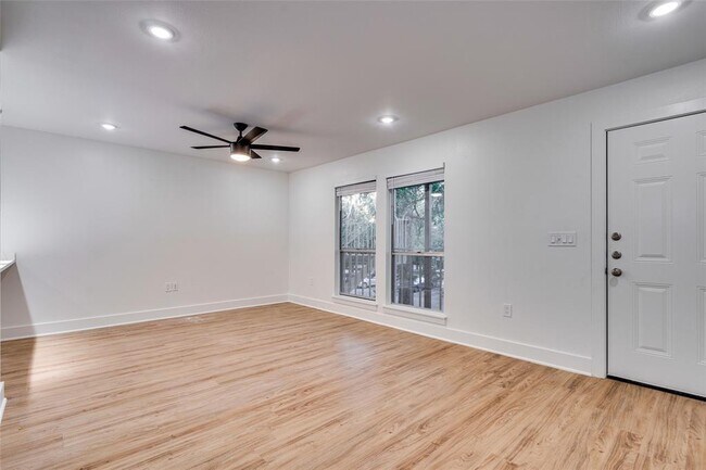 Foto del edificio - 704 W 21st St