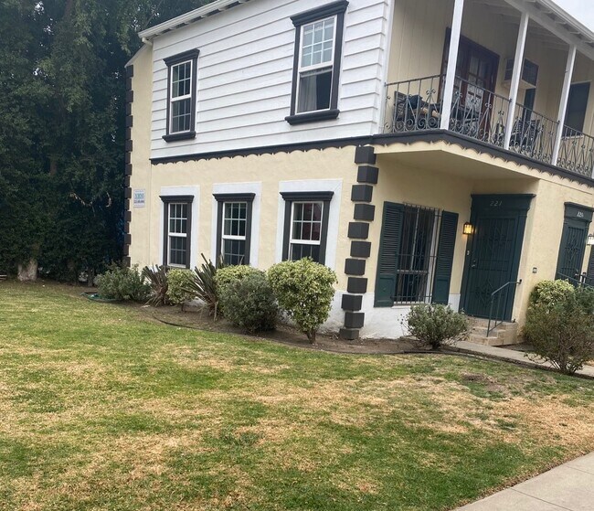 Foto del edificio - 223 S Fuller Ave