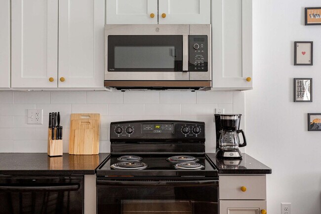 Foto del edificio - 1384 Ridge Ave