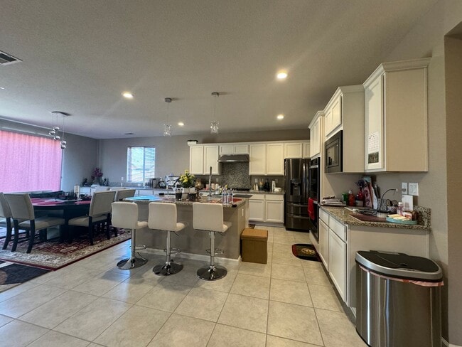 Building Photo - 5 bed / 4 bath New Build - Coming Soon!