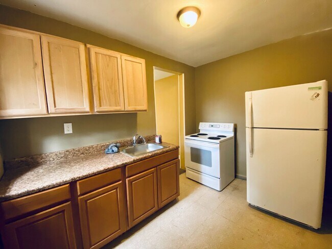 Building Photo - 2/1 Available at 5221 Broadway  - Fully Re...