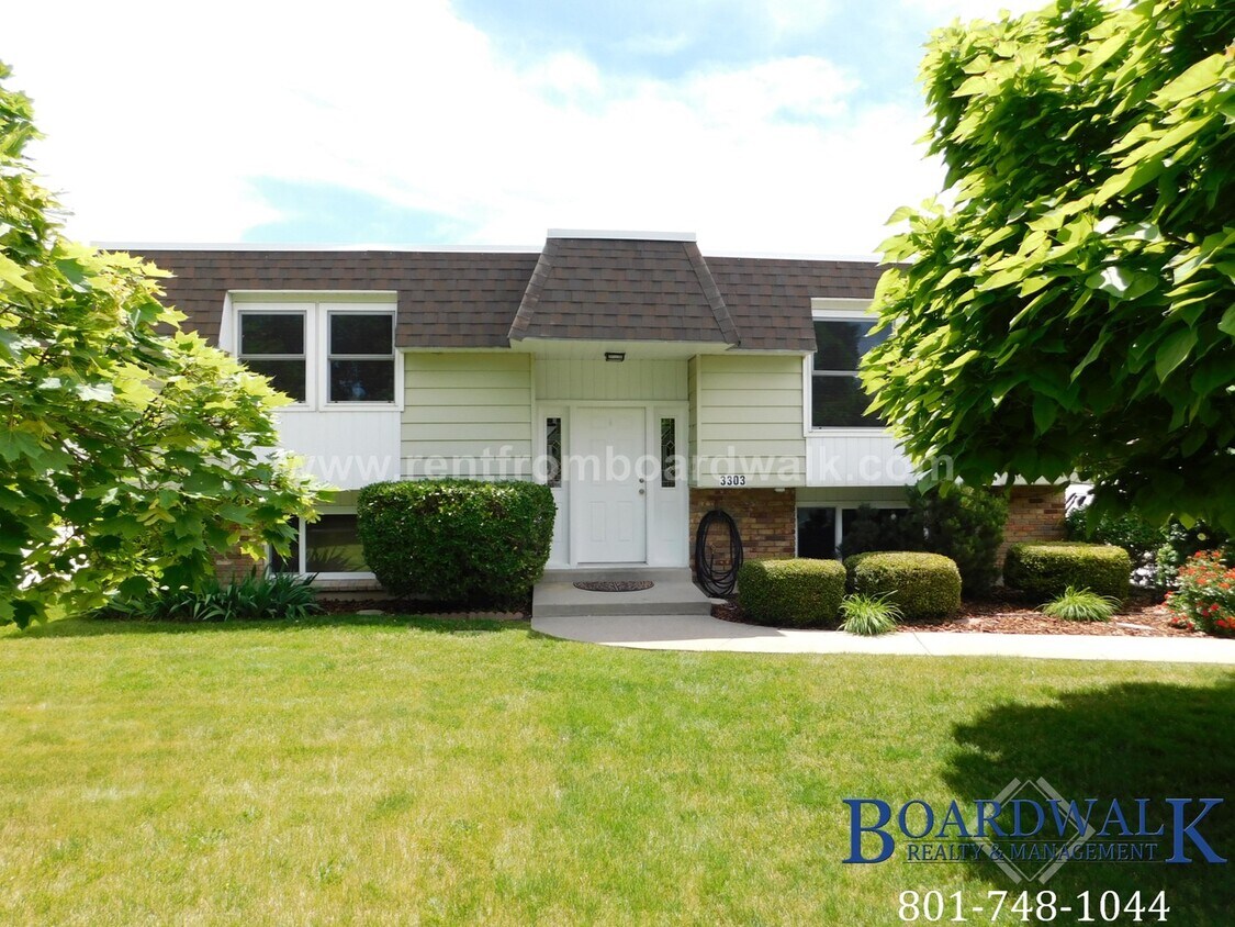 Foto principal - Amazing 3 Bedroom home with large maintain...