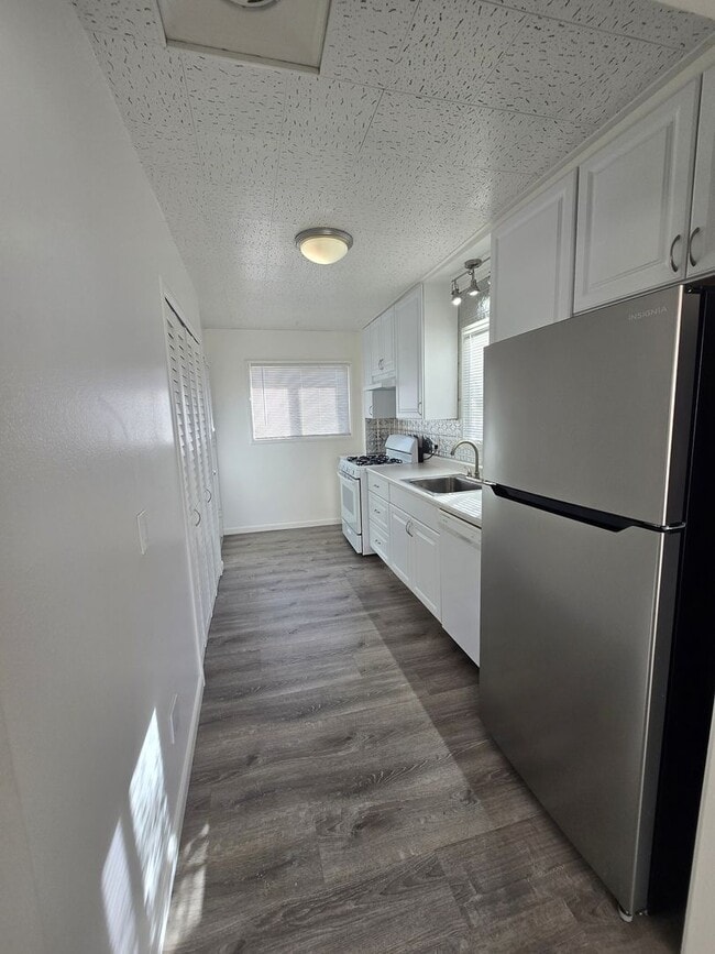 Foto del edificio - Beautifully Remodeled 2nd Floor Unit near downtown Martinez...