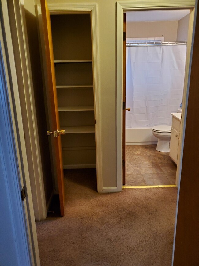Bathroom - 843 Kerns Ave SW