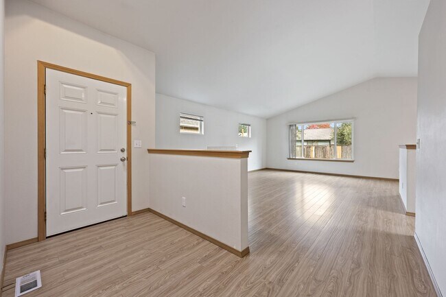 Foto del edificio - Move in ready! 3 bedroom rambler - Great l...