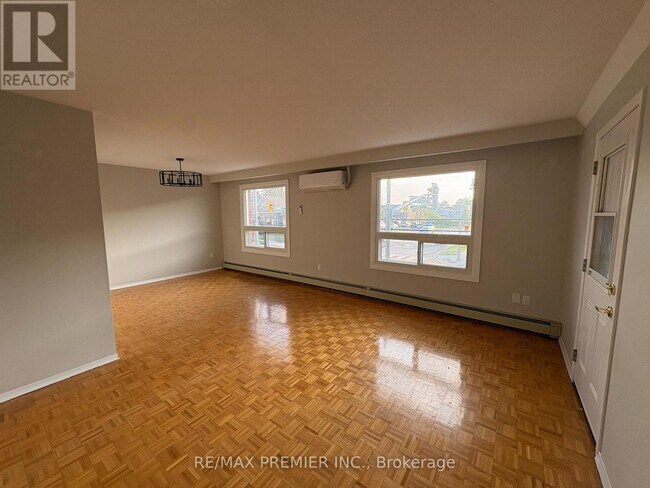 Photo du bâtiment - 7955 Kipling Ave