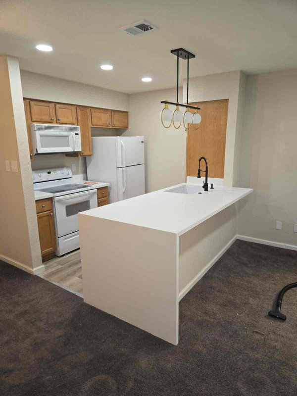 Foto principal - 1405 E Vegas Valley Dr