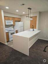 Building Photo - 1405 E Vegas Valley Dr