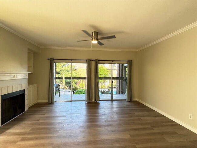 Foto del edificio - 6500 Harbor Town Dr