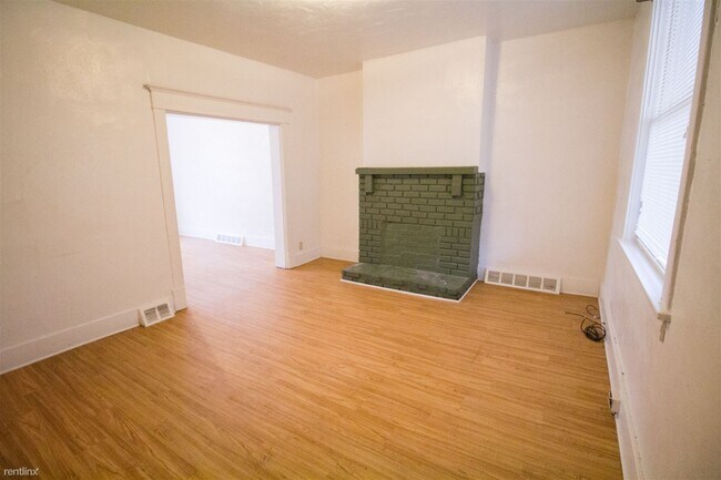 Building Photo - 2 br, 1 bath 4plex - (CRAFTON HS(Close To ...