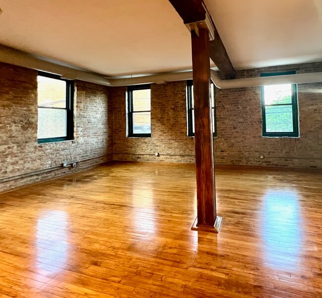 Building Photo - 515 N Noble St